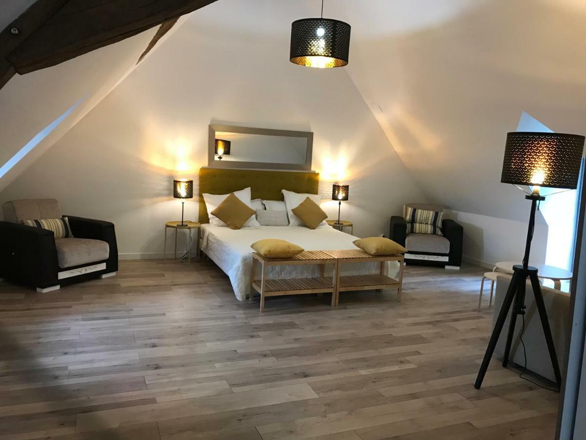 Отель Le Logis De Chaumont Экстерьер фото